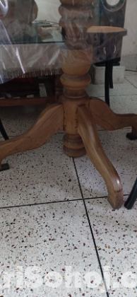 round dining table with 4 chairs (used)